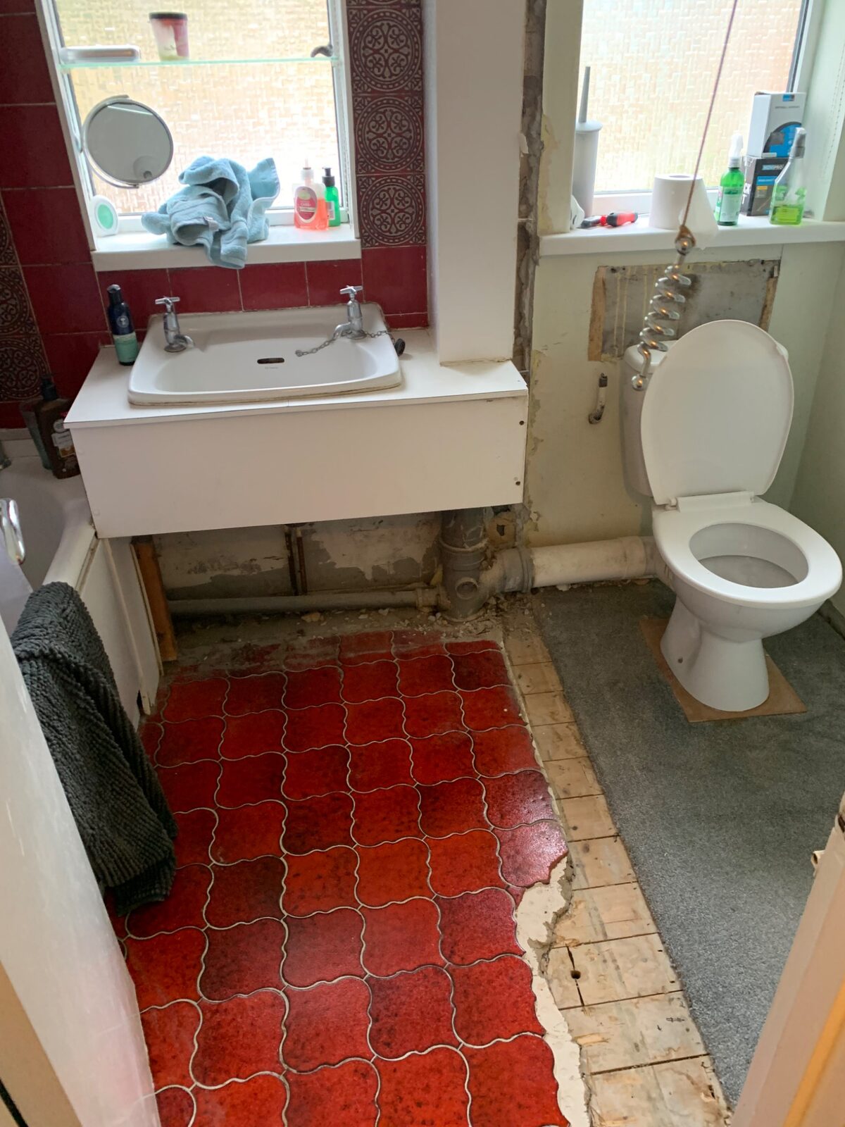 Original bathroom before the room conversion